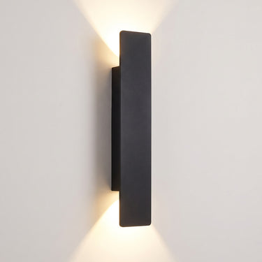 Slim Aluminum Outdoor Wall Light | IP65 Integrated LED Sconce – on a clean white background